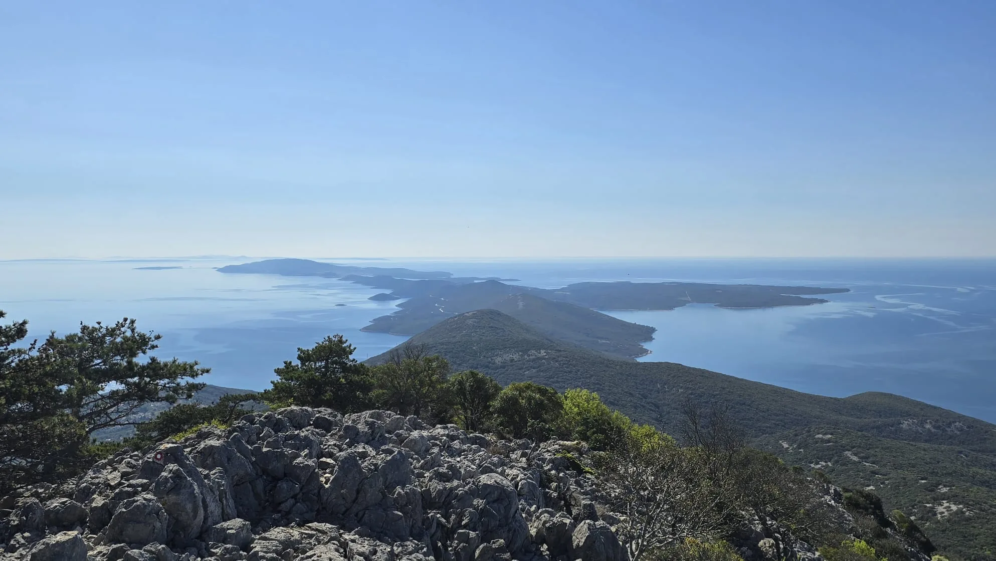 Pogled s Osoršćice prema moru i kvarnerskim otocima