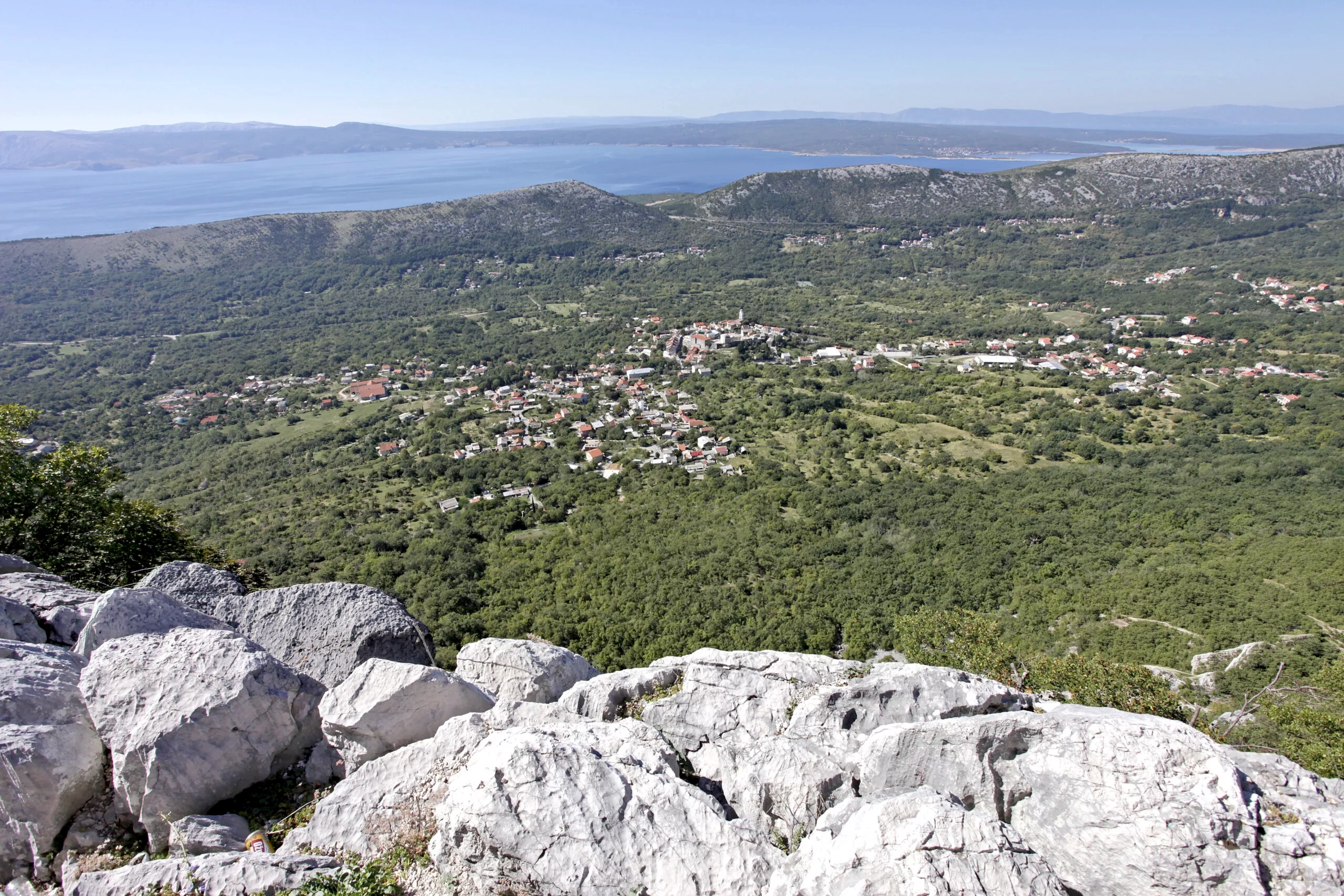 Pogled prema Vinodolskoj dolini sa Staze litica