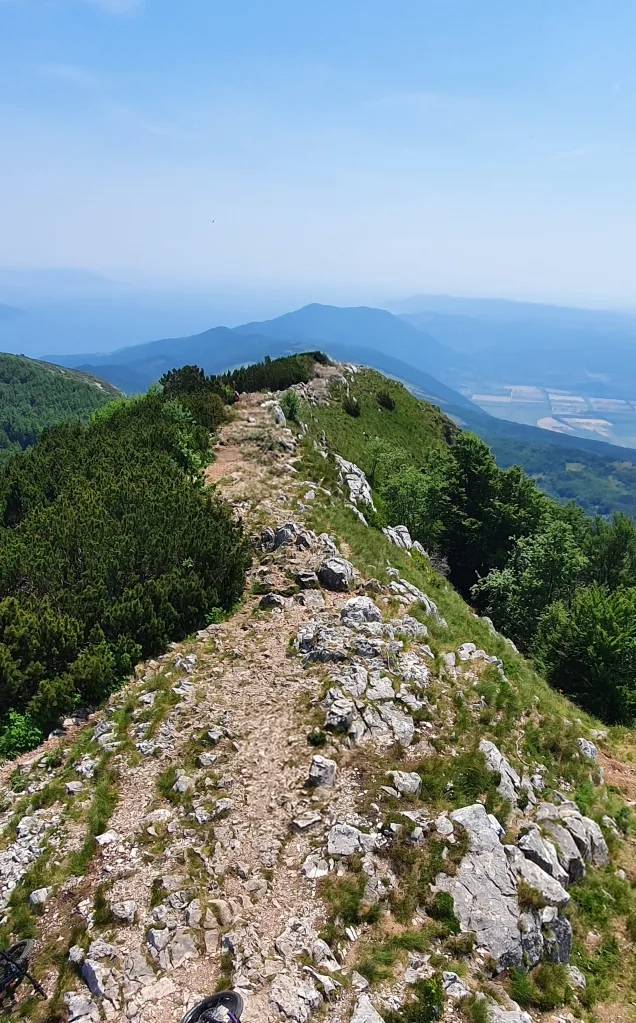 Planinarska staza prema vrhu Vojak na Učki